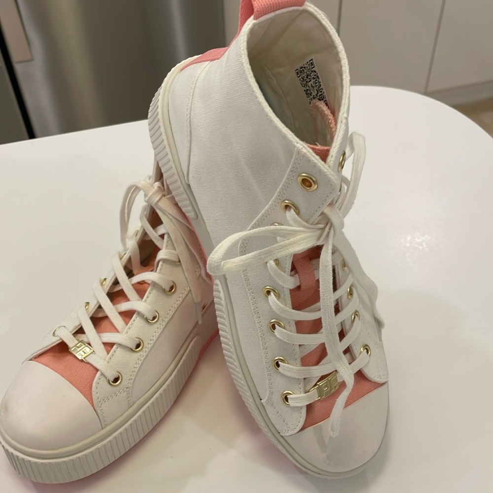 NWOB PF FLYERS white canvas with pink accent size 9